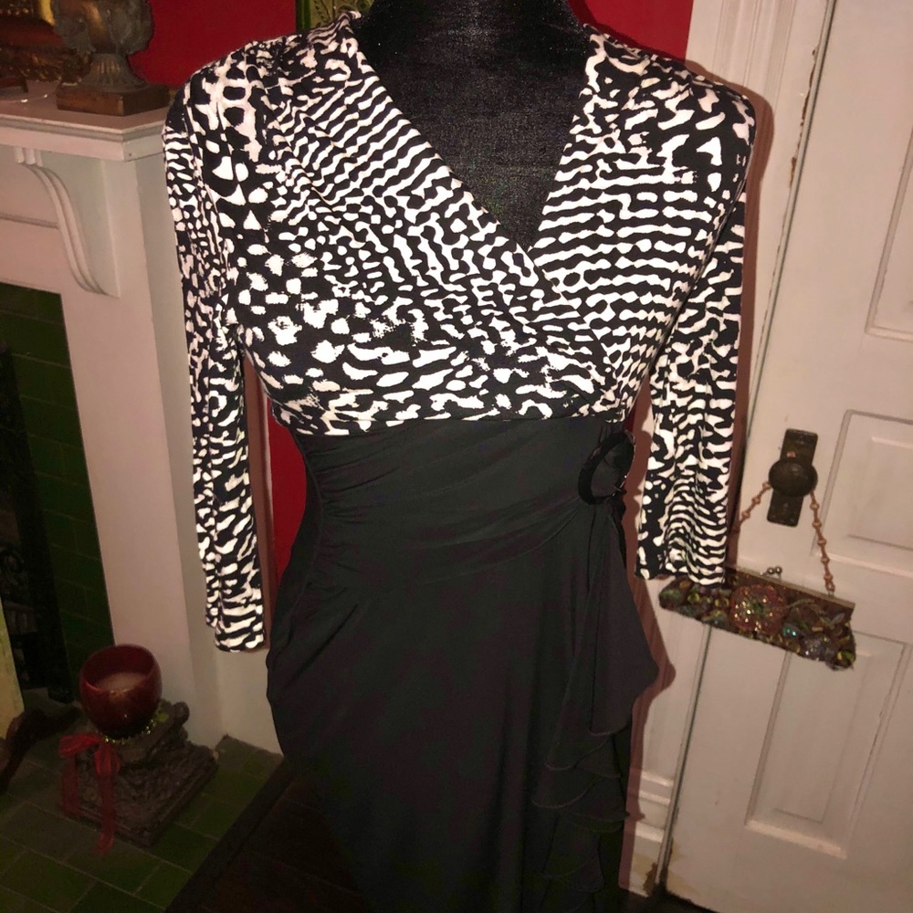 Nueva Dress Size 4 never worn